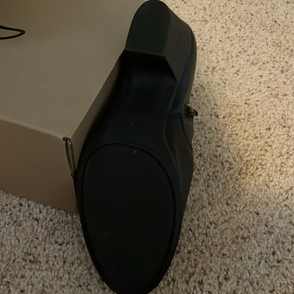 Clark’s women’s booties-black size 9-light wear - Picture 4 of 4